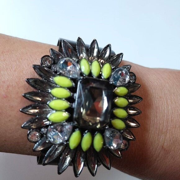 3/$30 Womens Bracelet Statement Cuff Starburst Flower Acrylic Rhinestone Estate - Picture 4 of 10